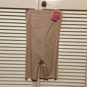SPANX Shapwear high waisted mid-thigh short